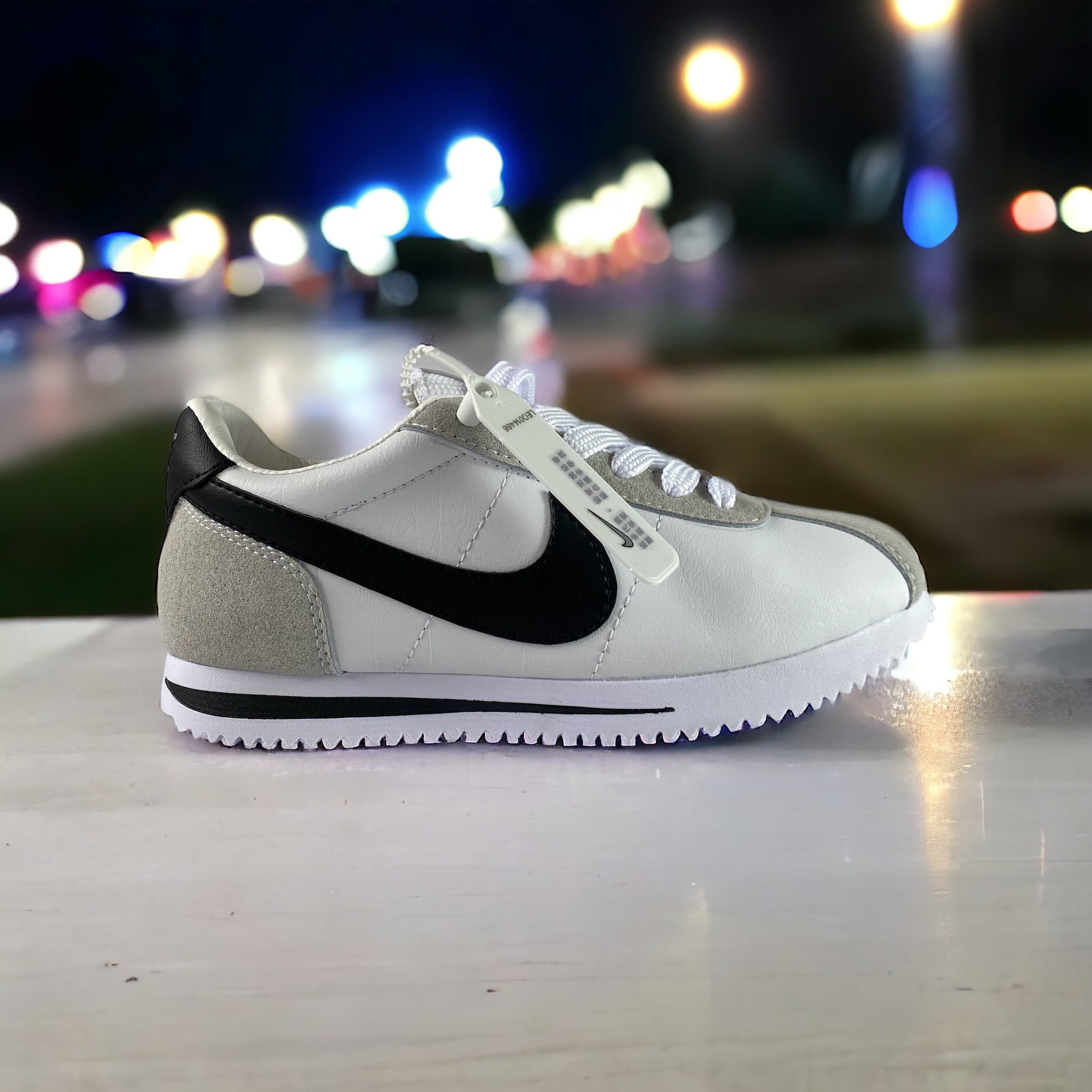 Nike borrador gris con blanco hotsell